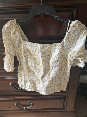 Women's Square-Neck Puff Sleeve Top in Cream Floral